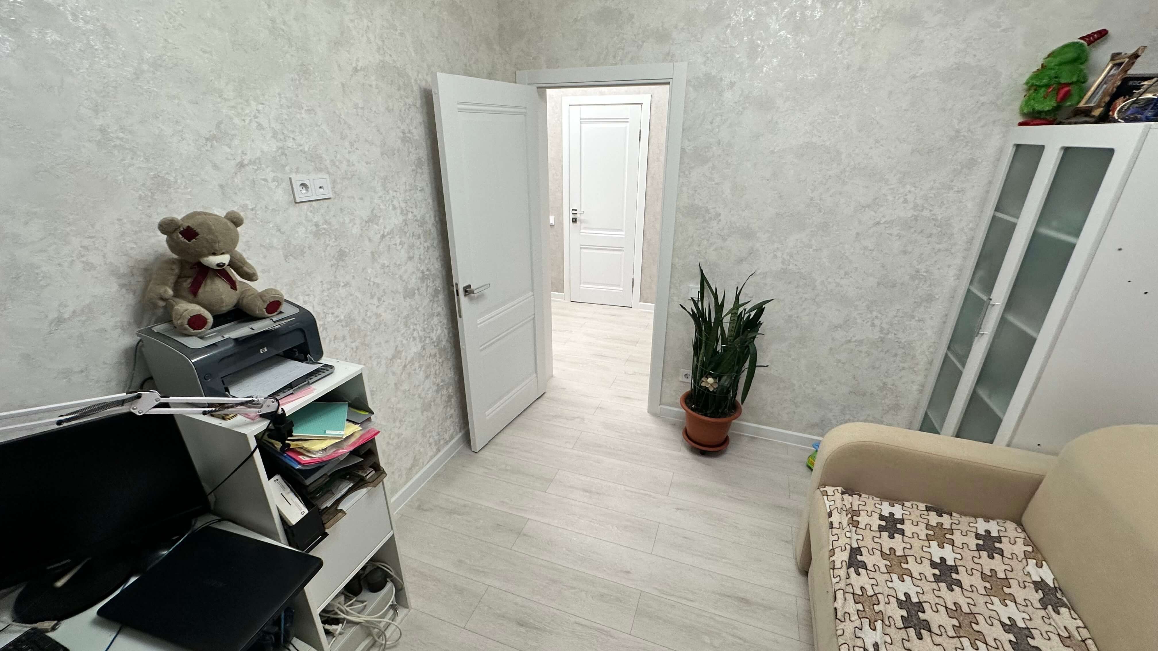 Ламинат кремовый в детской